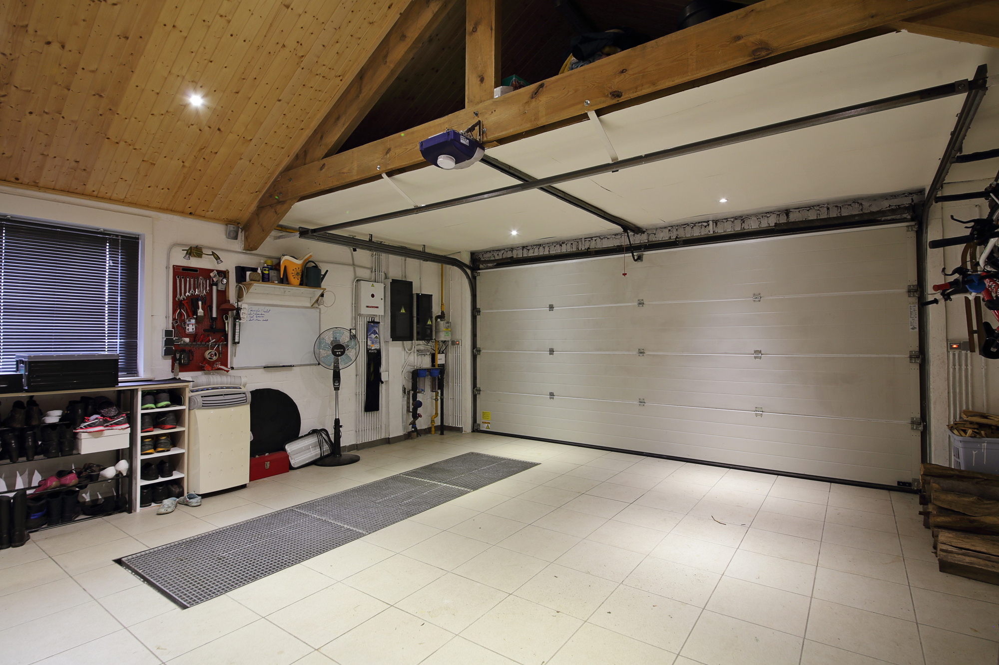 11 Benefits of Installing a Garage Floor Coating
